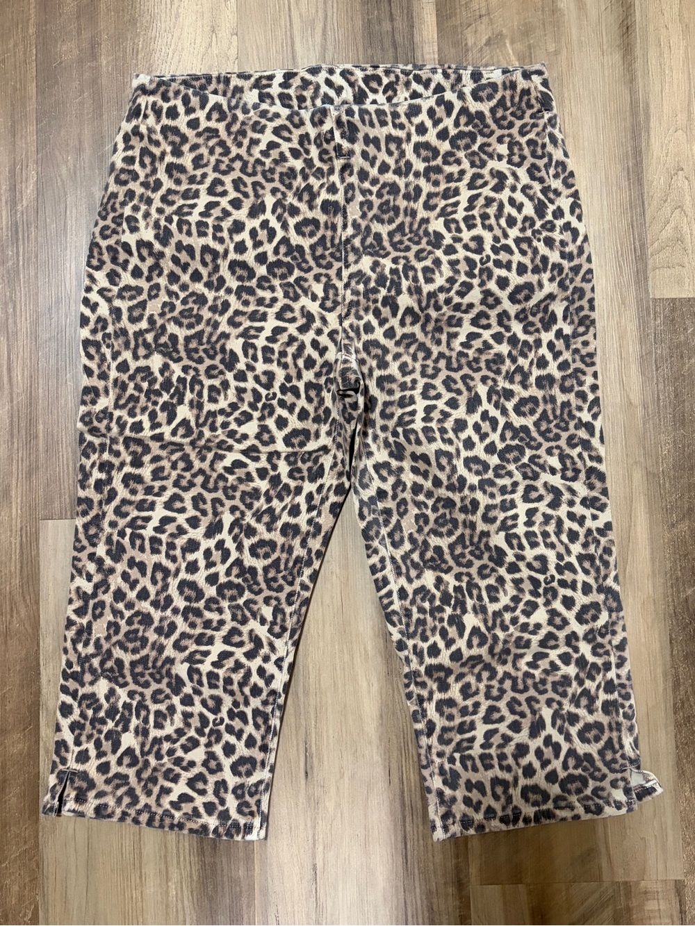 American Eagle Outfitters Leopard Capri Leggings in Brown and Black